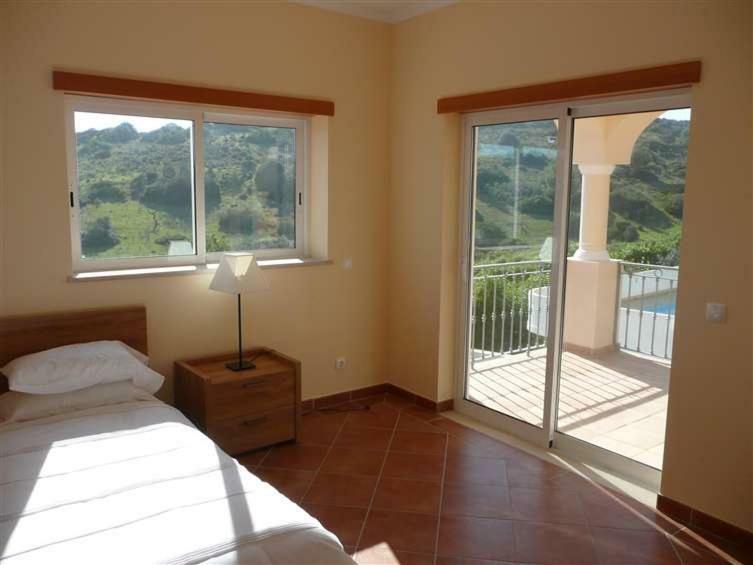Lovely Burgau Villa Just 3 Mins Walk From Beach Budens Exterior photo